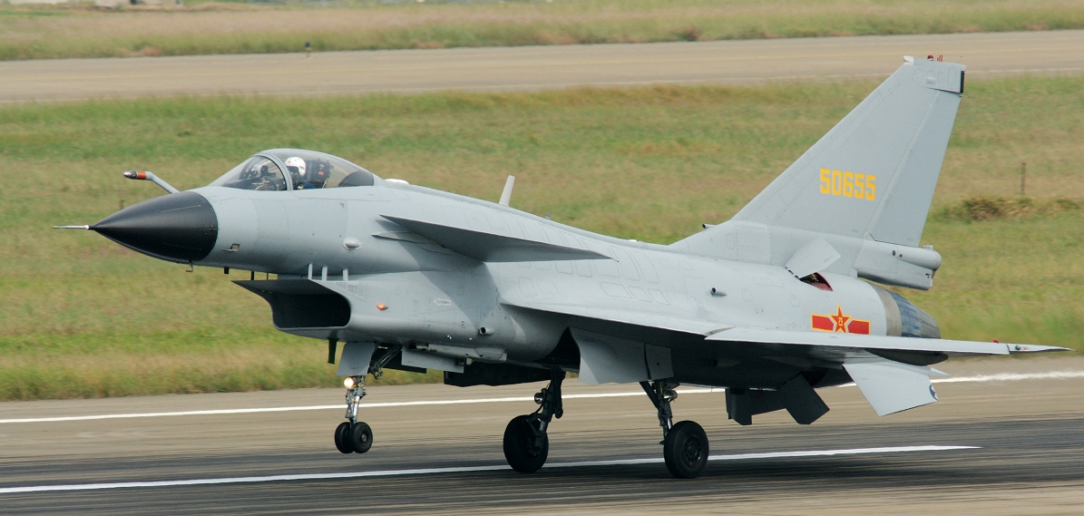 J-20, JH-7, J-10, copies ou pas copies ? Chinese-J-10a-Fighter-photo-Retxham-